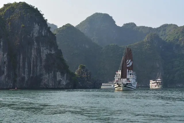 Signature Royal Cruise: From 250 USD/ pax