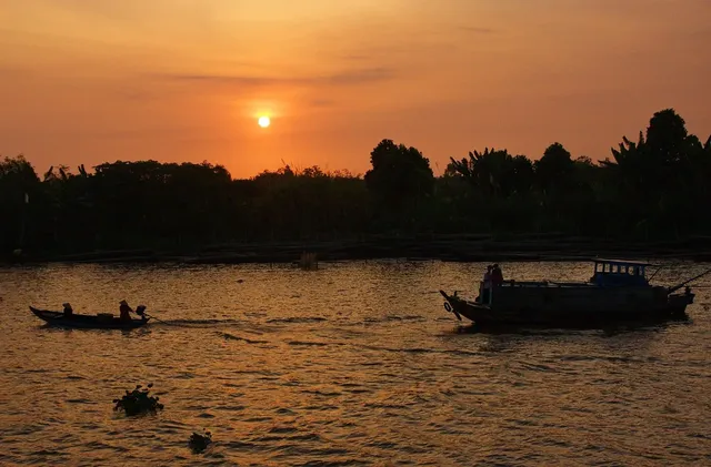 L'Azalee Cruises: From 325 USD/person