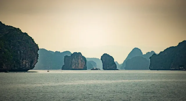 Emerald Cruise to Lan Ha Bay 