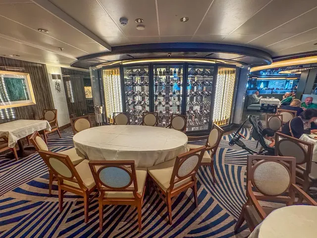 Oasis Bay Party Cruise: From 99 USD/person