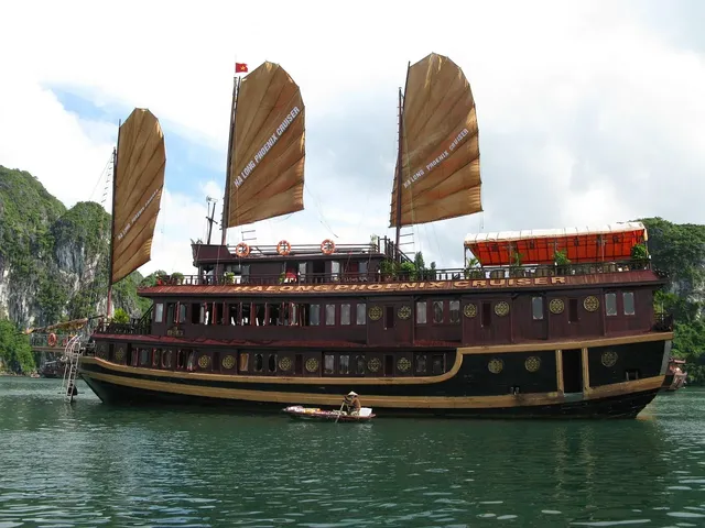 Paradise Luxury Cruise: From 405 USD/person