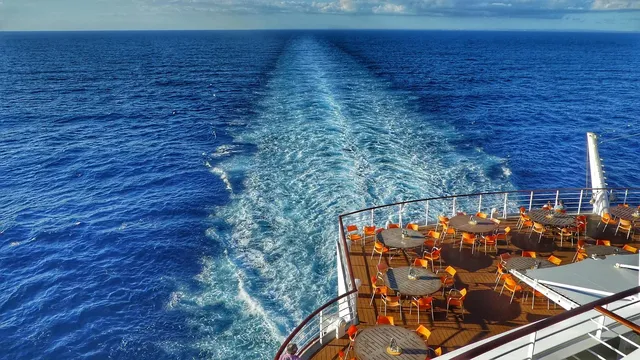 Signature Halong Cruise: From 138 USD/pax