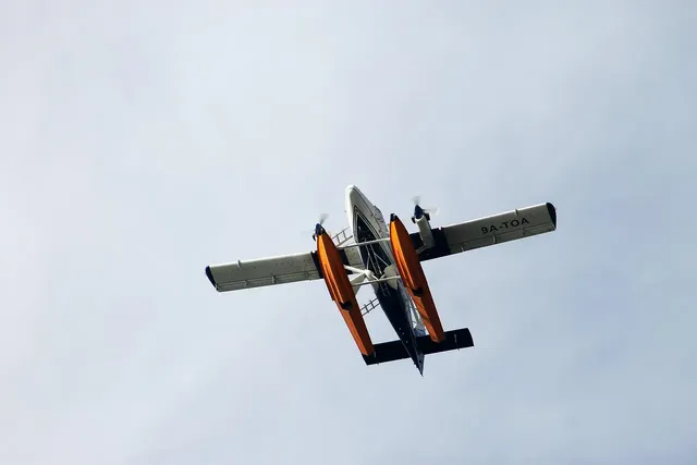 Seaplane & Emeraude Cruise: 380 USD/ pax
