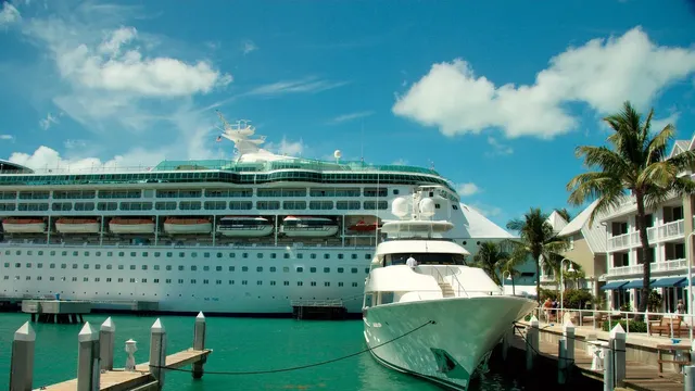 Paradise Luxury Cruise: From 222 USD/pax