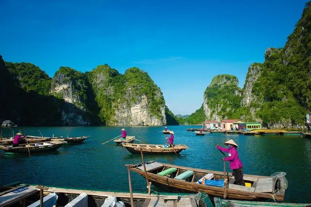 Signature Halong Cruise: From 138 USD/pax
