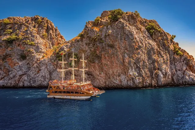 One Day with 7 hours on Cruise from 85 USD/pax