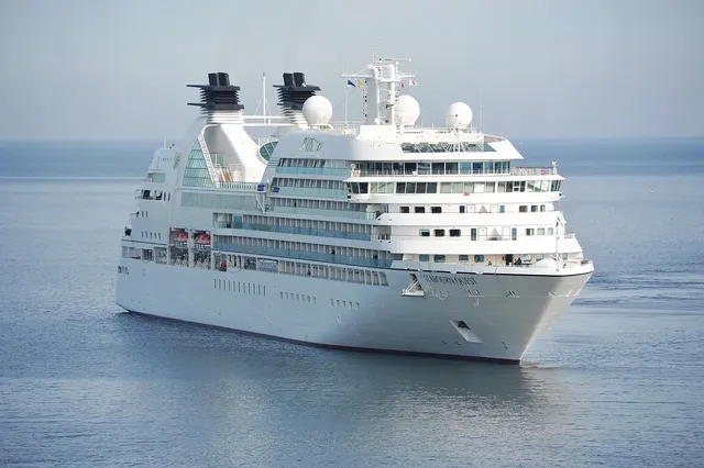 Signature Royal Cruise: From 250 USD/ pax