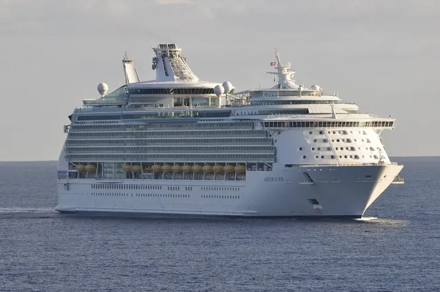 Royal Wing Cruise: From 133 USD/ pax