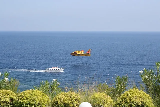 Seaplane & Emeraude Cruise: 380 USD/ pax