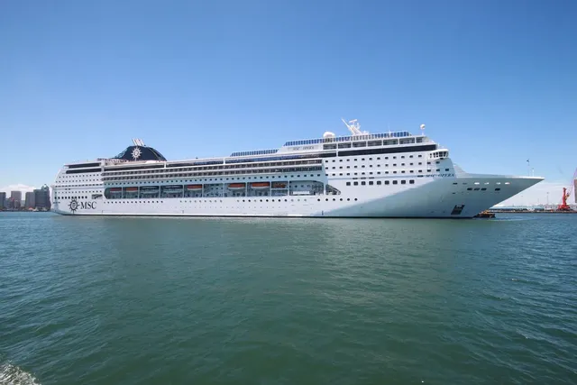 Emeraude Cruise Halong: From 160 USD/ pax