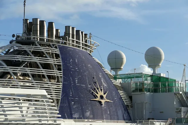 Signature Royal Cruise: From 250 USD/ pax