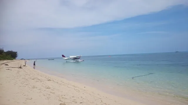 Seaplane Over Halong Bay: 268 USD/ pax