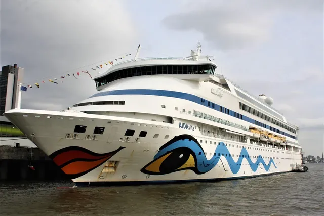 Signature Halong Cruise: From 227 USD/ pax