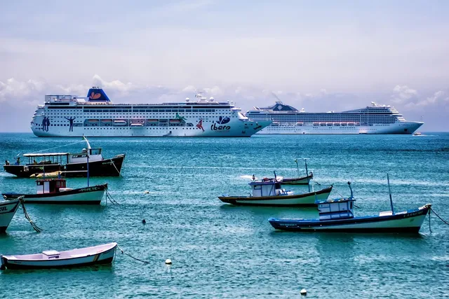 L'Azalee Classic Cruise - 4.5 hours: 60 USD/ pax
