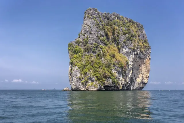 Monkey Island Resort: From 185 USD/ pax