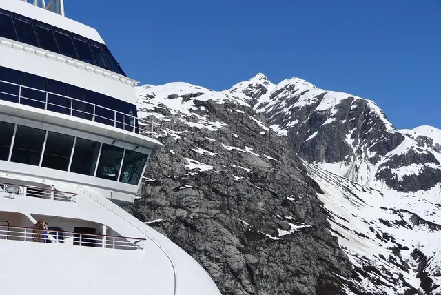 Signature Royal Cruise: From 250 USD/ pax