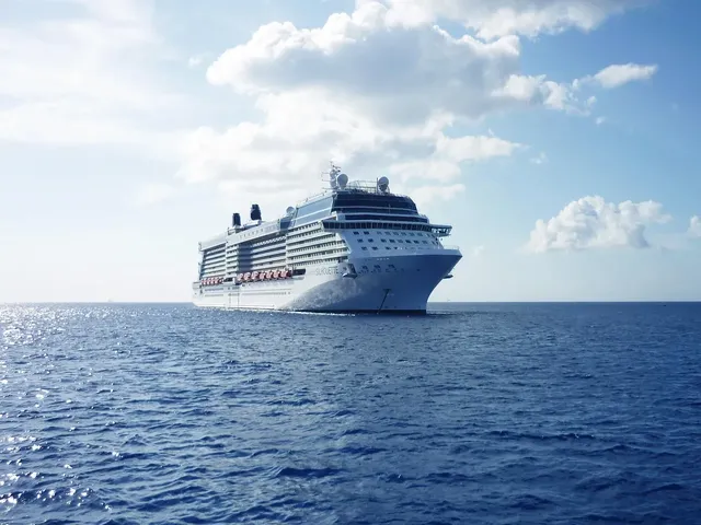Incredible Asia Journey Day Cruise: 51 USD/pax
