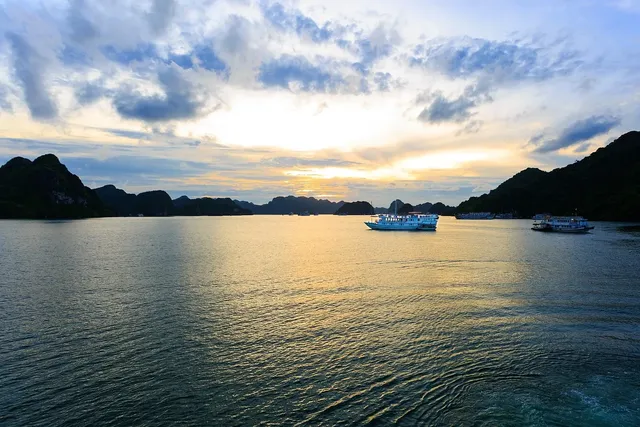 Signature Halong Cruise: From 138 USD/pax