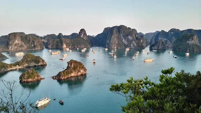 Seaplane Over Halong Bay: 268 USD/ pax
