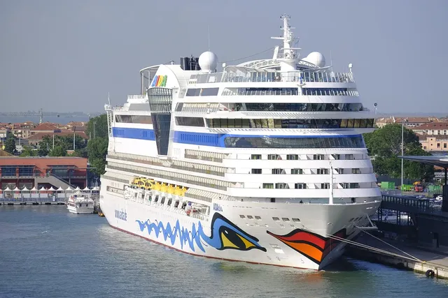 Glory Legend Cruise: From 106 USD/pax