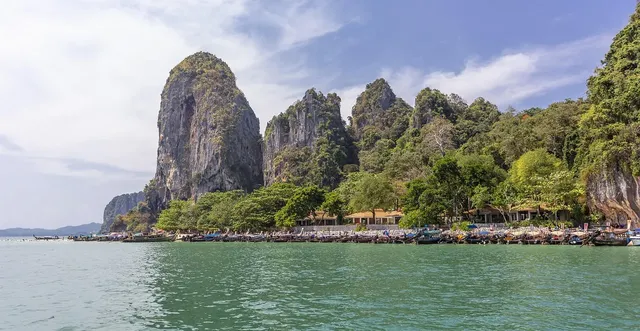 Monkey Island Resort: From 185 USD/ pax